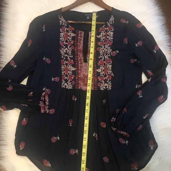LUCKY BRAND Womens Blouse Sz Medium Navy Paisley Peasant-Style LS Tassel EUC - Picture 2 of 8